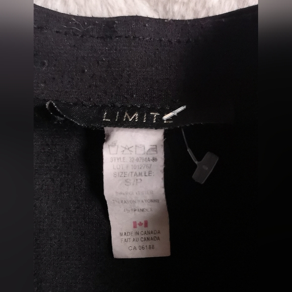 Black blazer. - Picture 4 of 8